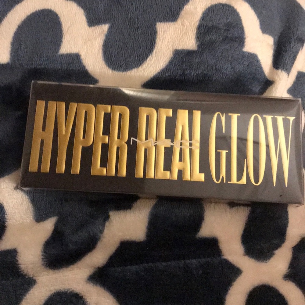 MAC Hyoer Real Glow. NEW